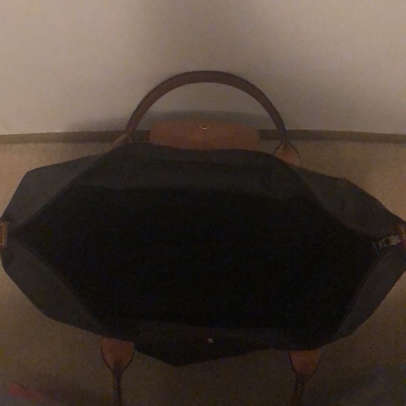 LONGCHAMP BAG ALMOST NEW FOR SALE - Picture 3 of 4